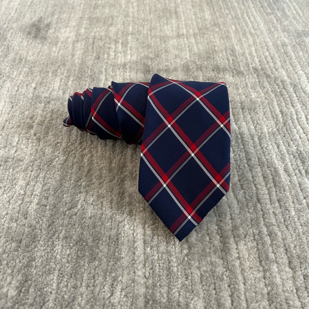 Silk navy blue and red preppy tie by Tommy Hilfiger 100% silk tie